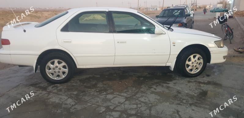 Toyota Camry 2000 - 120 000 TMT - Ýolöten - img 1