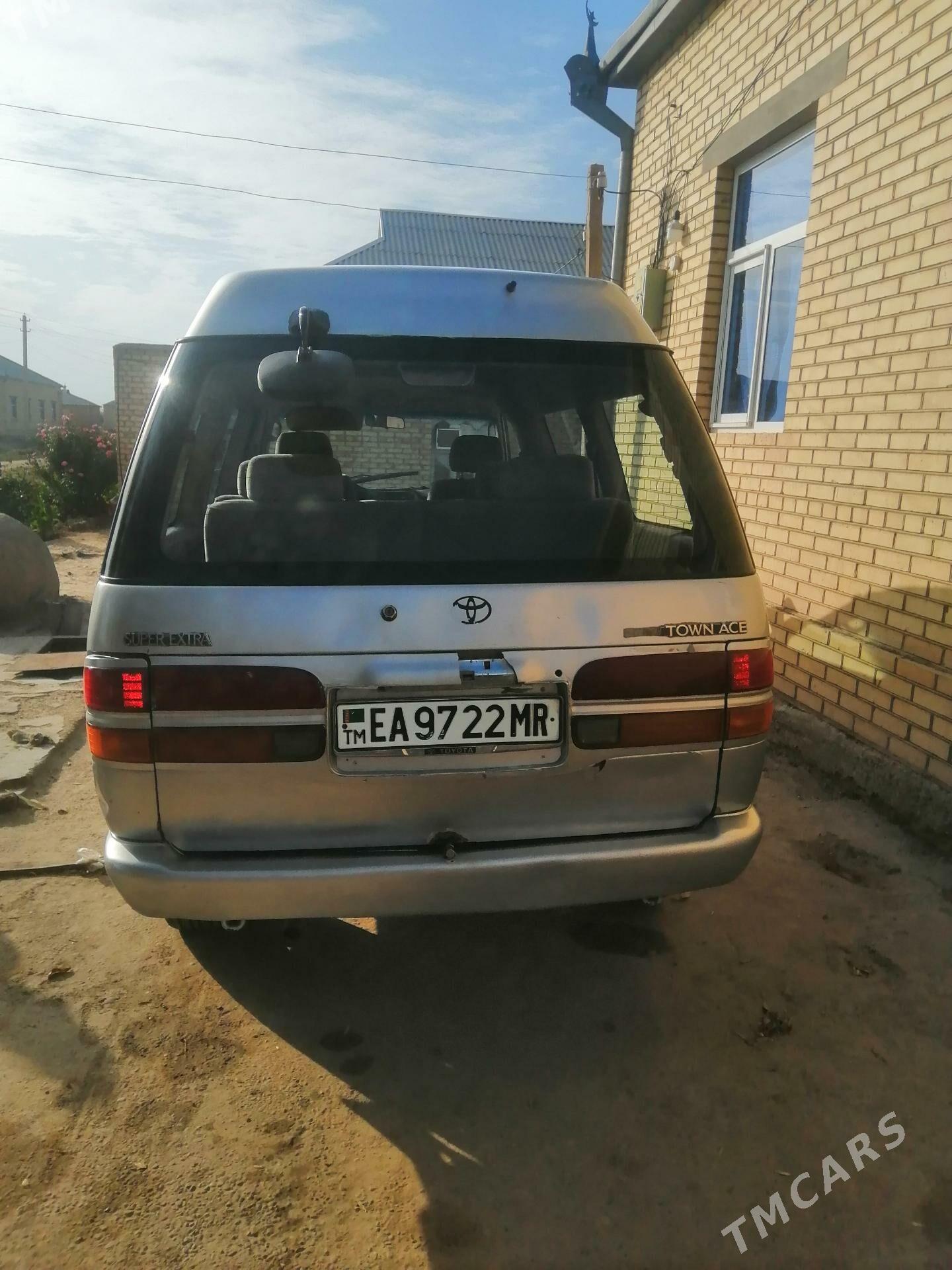 Toyota Town Ace 1992 - 27 000 TMT - Каракумский этрап - img 2