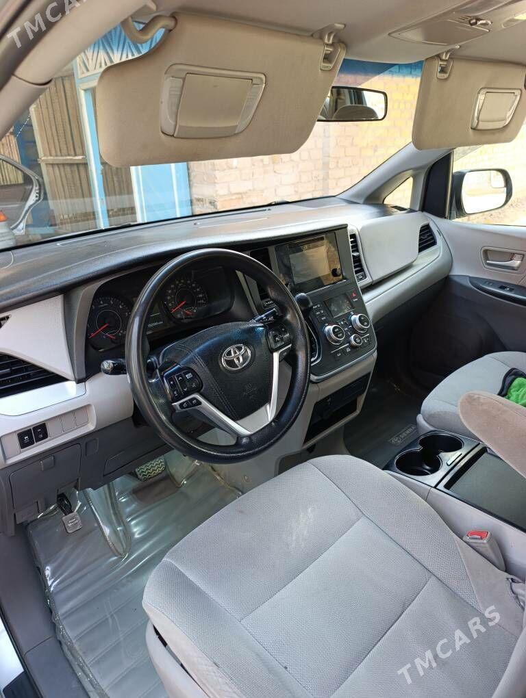 Toyota Sienna 2017 - 370 000 TMT - Керки - img 7
