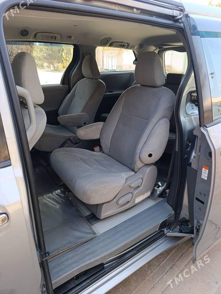 Toyota Sienna 2017 - 370 000 TMT - Керки - img 5