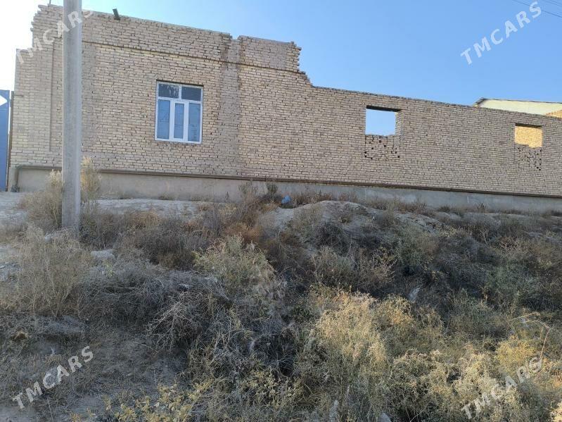 Gystagly satlyk jaý - Фарап - img 1