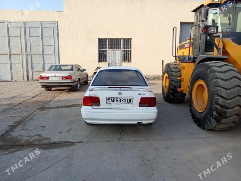 Toyota Camry 1995 - 50 000 TMT - Saýat - img 3