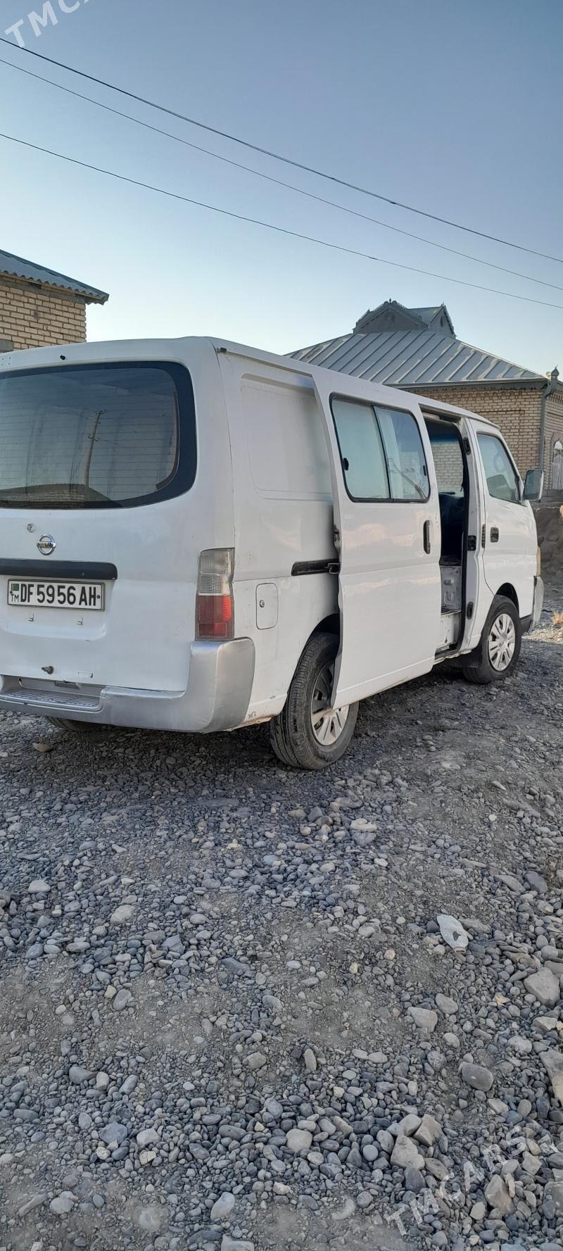Nissan Urvan 2004 - 120 000 TMT - Анев - img 4