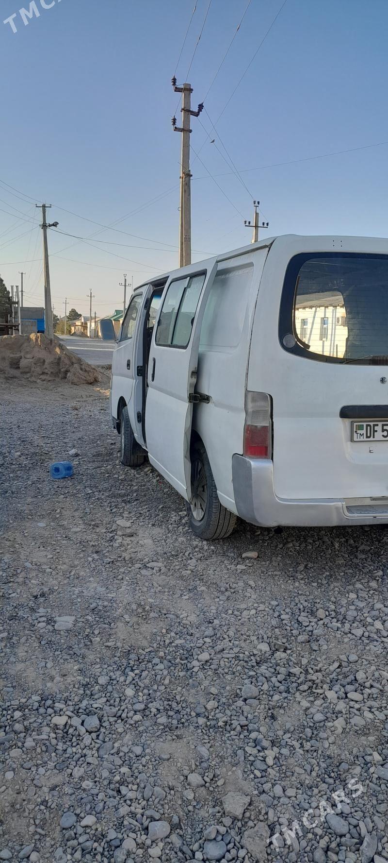 Nissan Urvan 2004 - 120 000 TMT - Анев - img 3