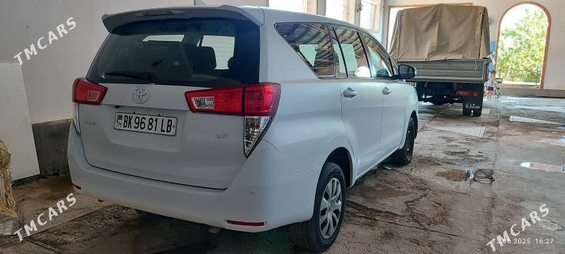 Toyota Innova 2020 - 245 000 TMT - Туркменабат - img 2