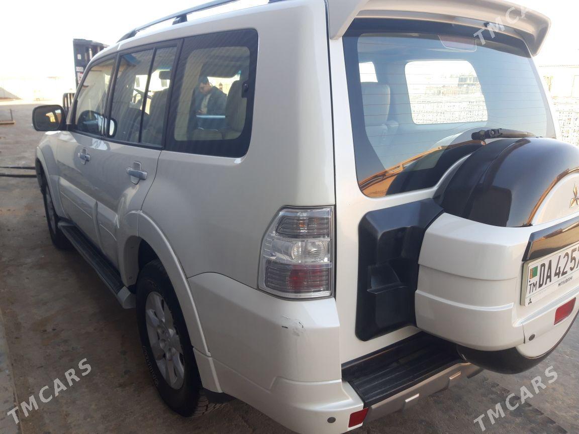 Mitsubishi Pajero 2013 - 250 000 TMT - Türkmenbaşy - img 8