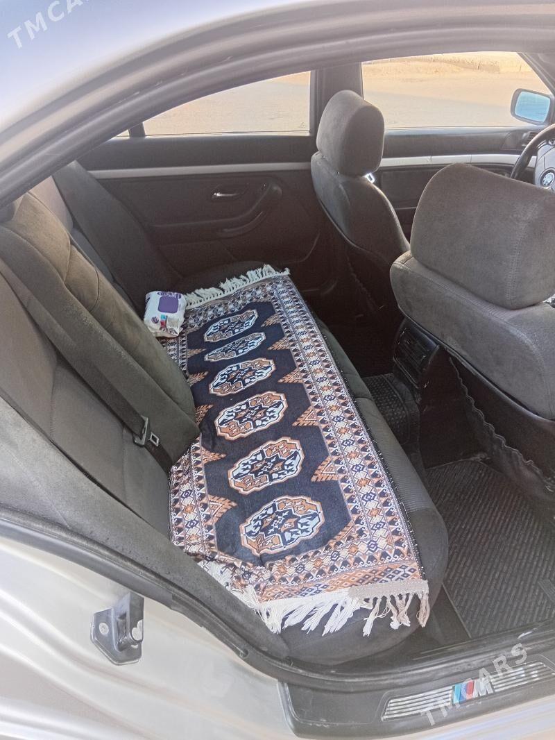 BMW E39 2001 - 118 000 TMT - Aşgabat - img 3