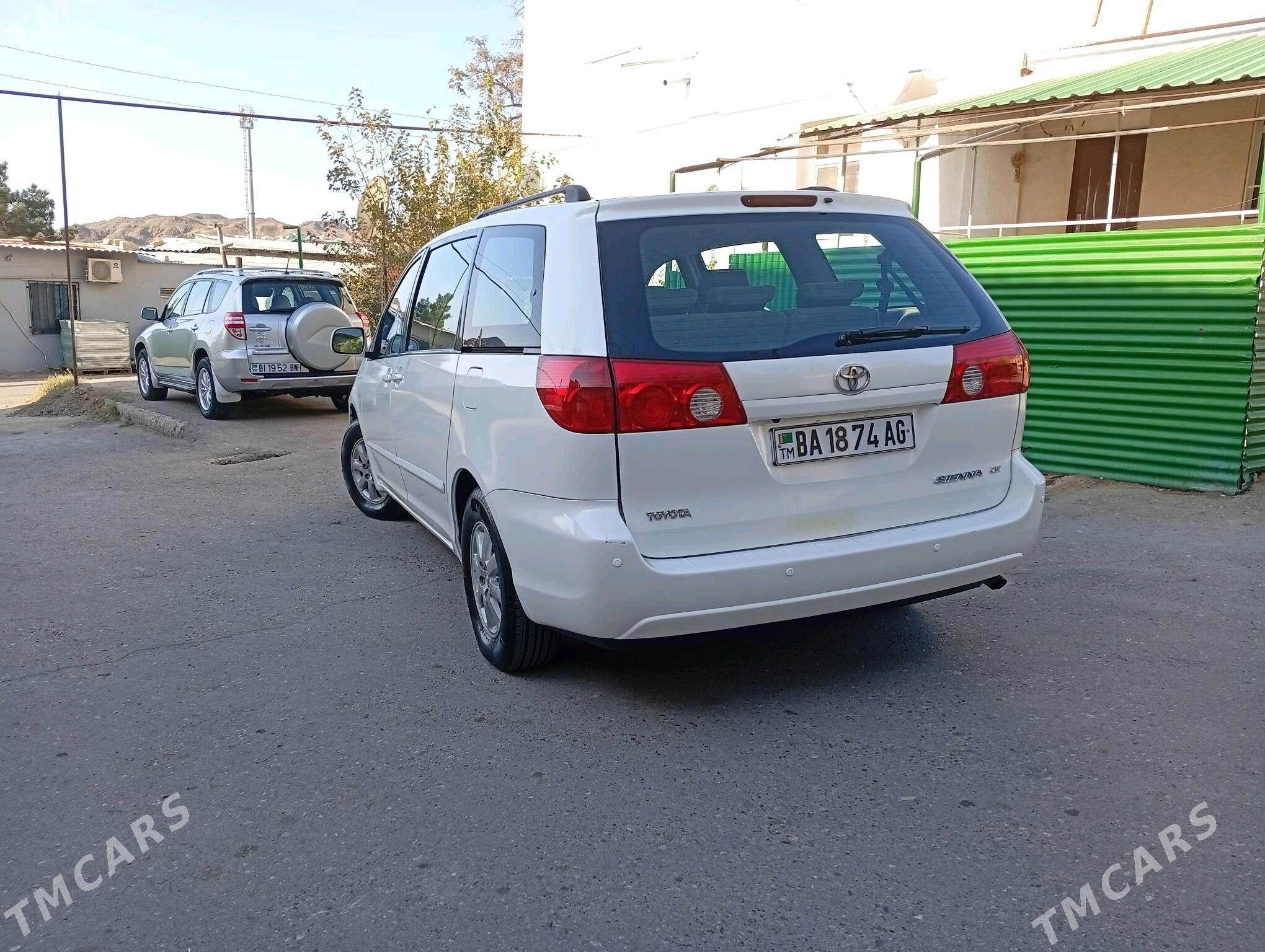 Toyota Sienna 2006 - 250 000 TMT - 3 мкр - img 2