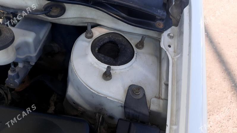 Toyota Corolla 2004 - 100 000 TMT - Дашогуз - img 4