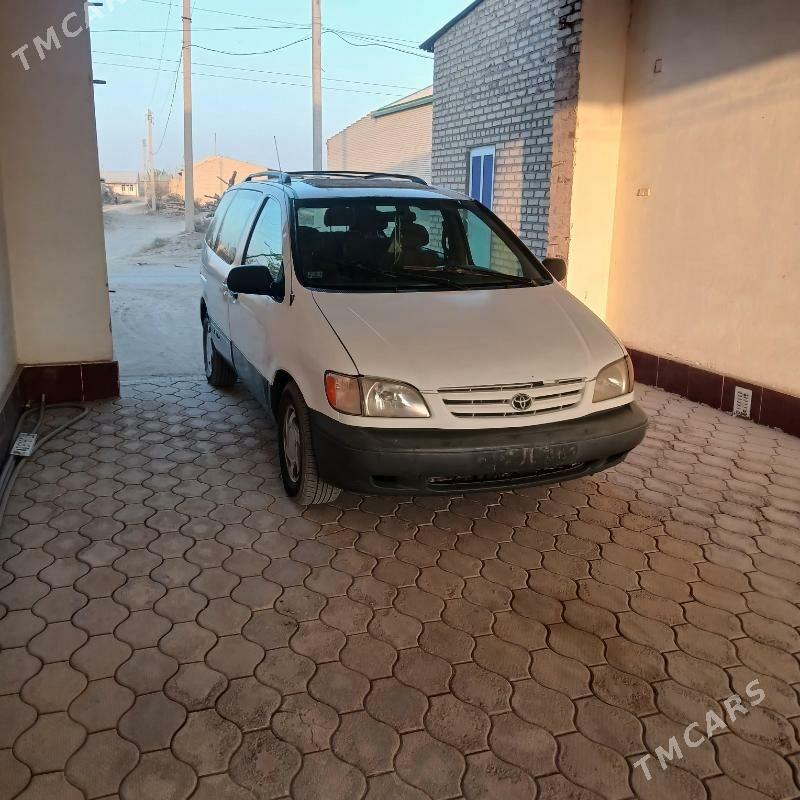 Toyota Sienna 2000 - 150 000 TMT - Халач - img 2