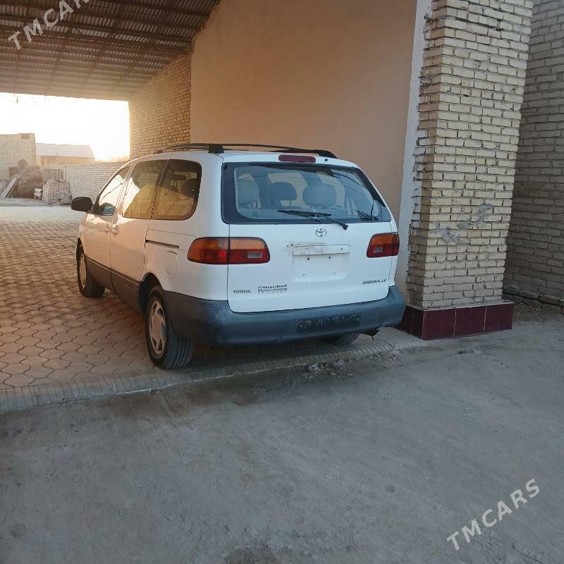 Toyota Sienna 2000 - 150 000 TMT - Халач - img 5