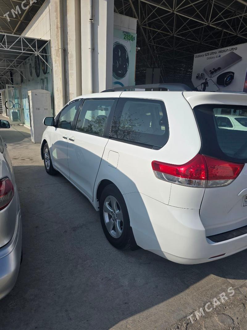 Toyota Sienna 2014 - 340 000 TMT - Ак-Бугдайский этрап - img 1