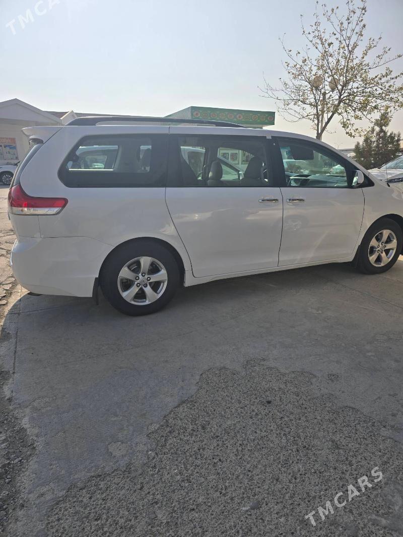 Toyota Sienna 2014 - 340 000 TMT - Ак-Бугдайский этрап - img 2