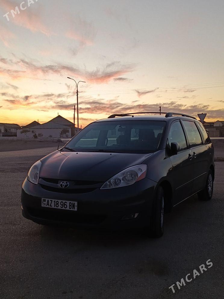 Toyota Sienna 2008 - 250 000 TMT - Гумдаг - img 6