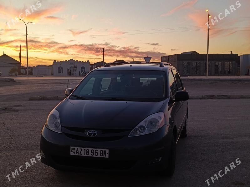 Toyota Sienna 2008 - 250 000 TMT - Гумдаг - img 8