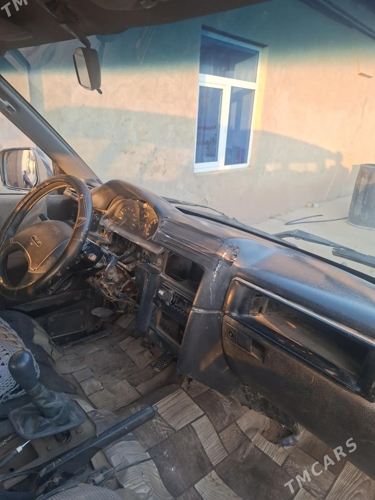 Toyota Town Ace 1989 - 25 000 TMT - Дянев - img 2