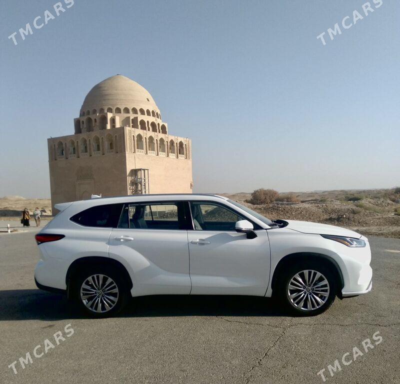 Toyota Highlander 2022 - 650 000 TMT - Baýramaly - img 4