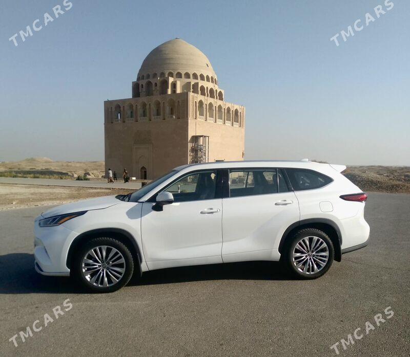 Toyota Highlander 2022 - 650 000 TMT - Baýramaly - img 2