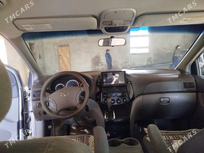 Toyota Sienna 2004 - 270 000 TMT - Köneürgenç - img 5