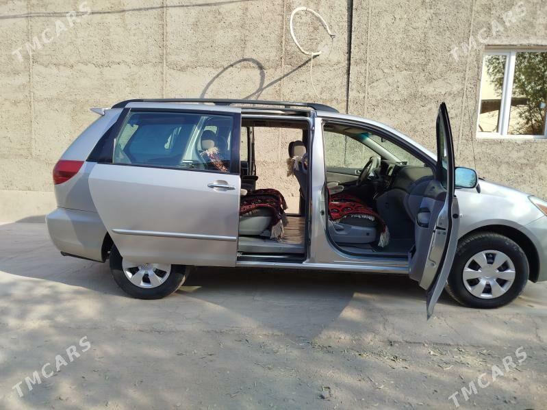 Toyota Sienna 2004 - 270 000 TMT - Köneürgenç - img 2