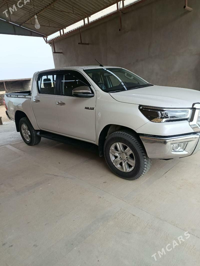 Toyota Hilux 2024 - 710 000 TMT - Гумдаг - img 1