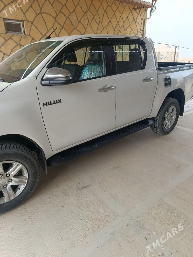 Toyota Hilux 2024 - 710 000 TMT - Гумдаг - img 2