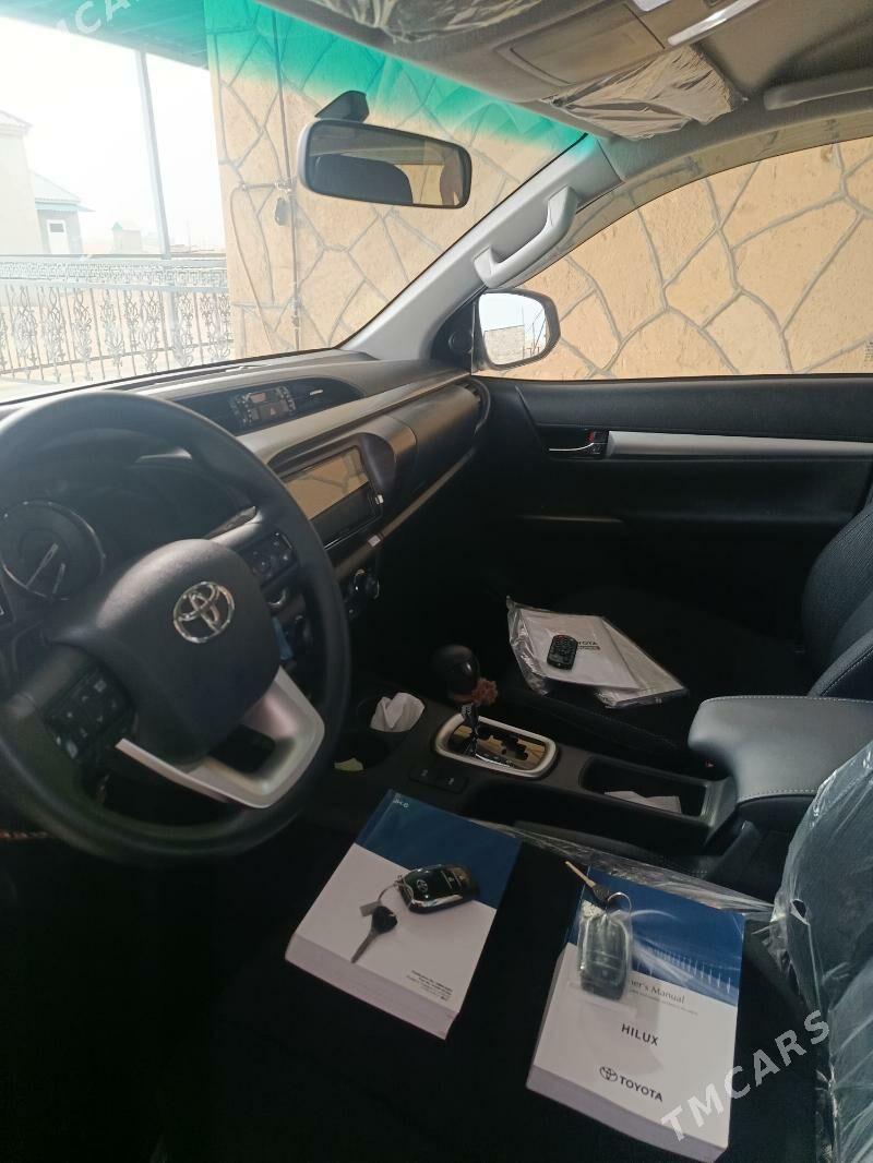 Toyota Hilux 2024 - 710 000 TMT - Гумдаг - img 8