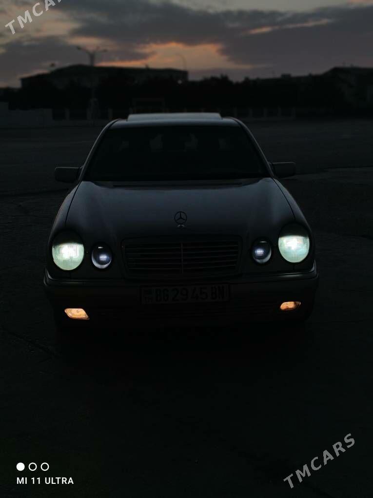 Mercedes-Benz E320 1999 - 110 000 TMT - Хазар - img 2
