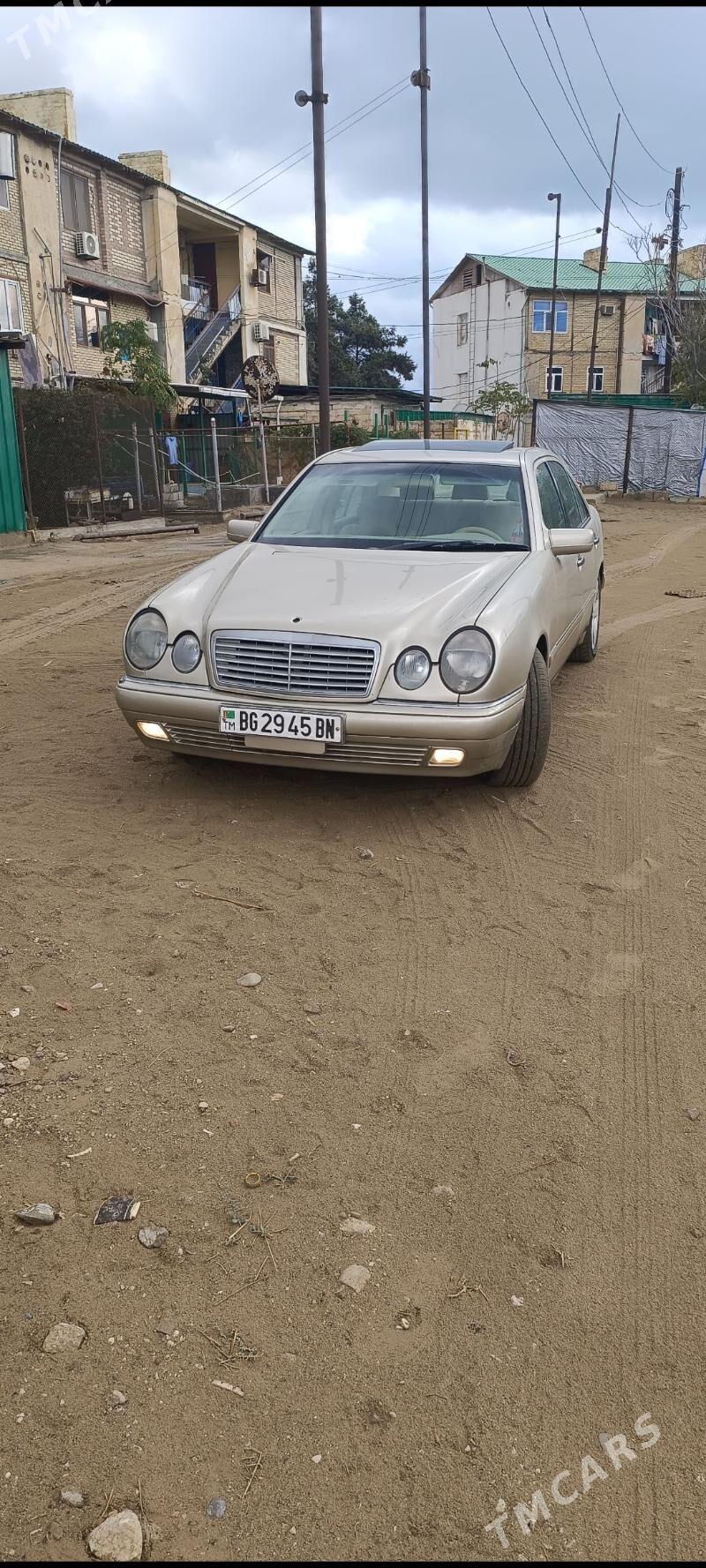 Mercedes-Benz E320 1999 - 110 000 TMT - Хазар - img 1