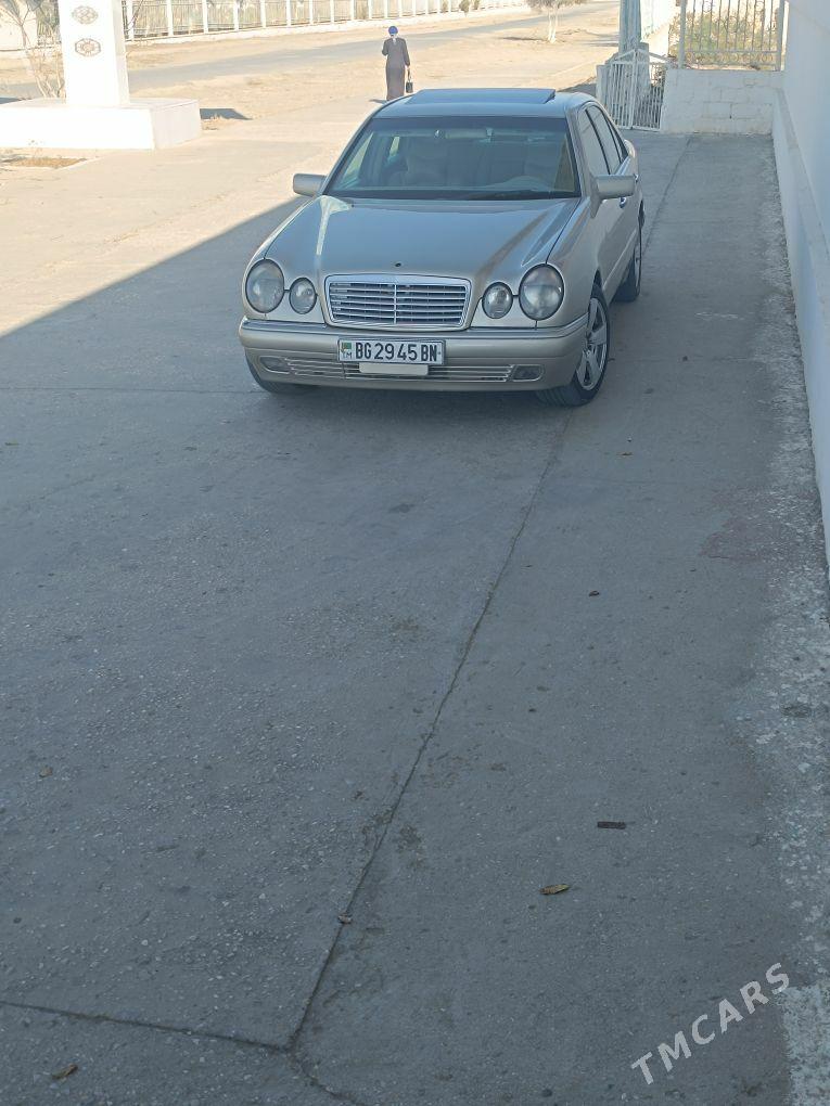 Mercedes-Benz E320 1999 - 110 000 TMT - Хазар - img 6