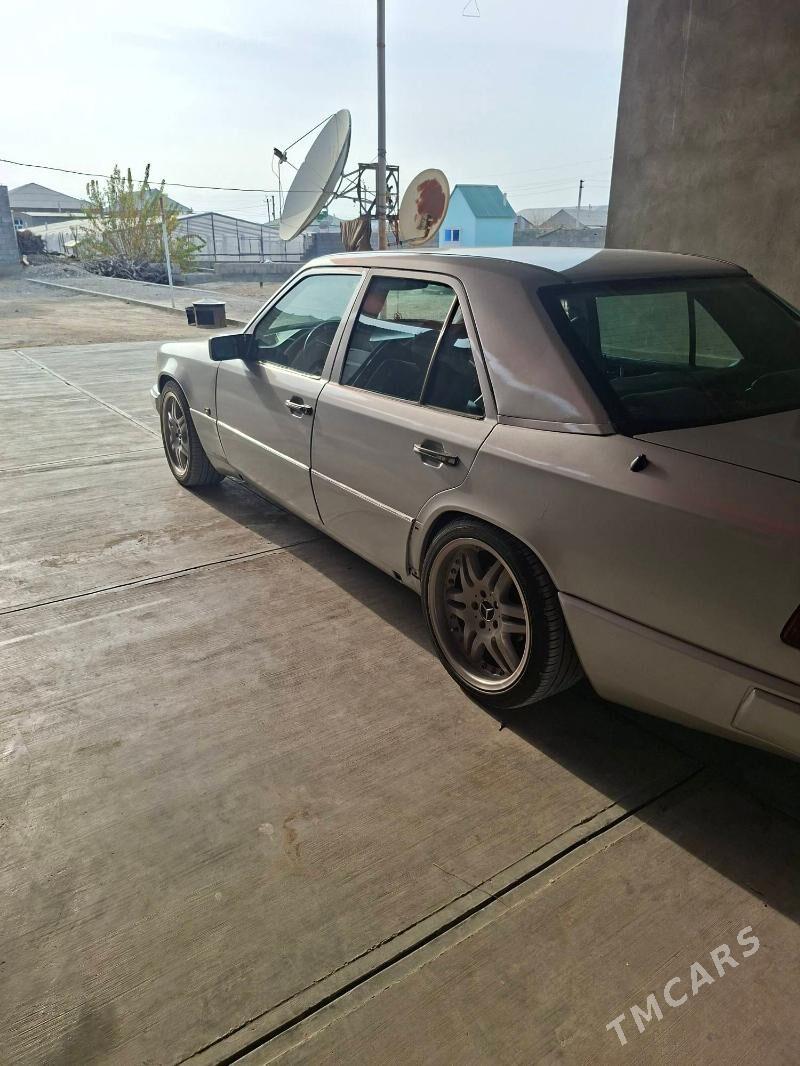 Mercedes-Benz E320 1993 - 70 000 TMT - Гёкдепе - img 2