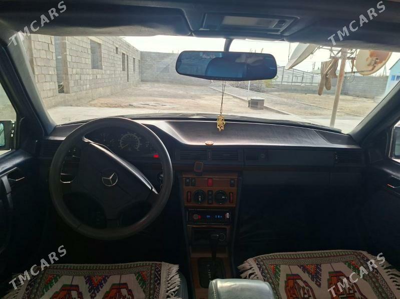 Mercedes-Benz E320 1993 - 70 000 TMT - Гёкдепе - img 1