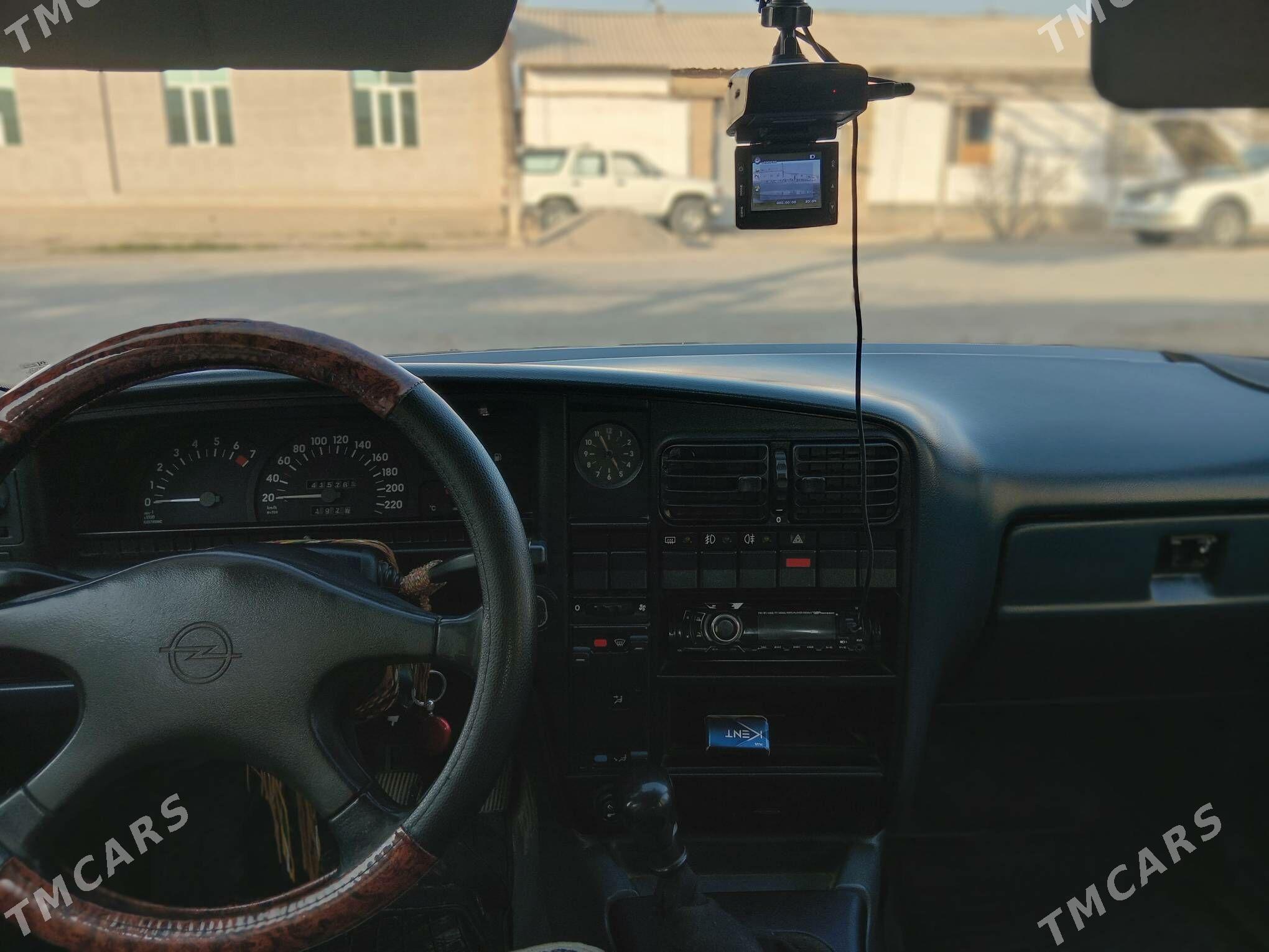 Opel Omega 1989 - 38 000 TMT - Саят - img 6