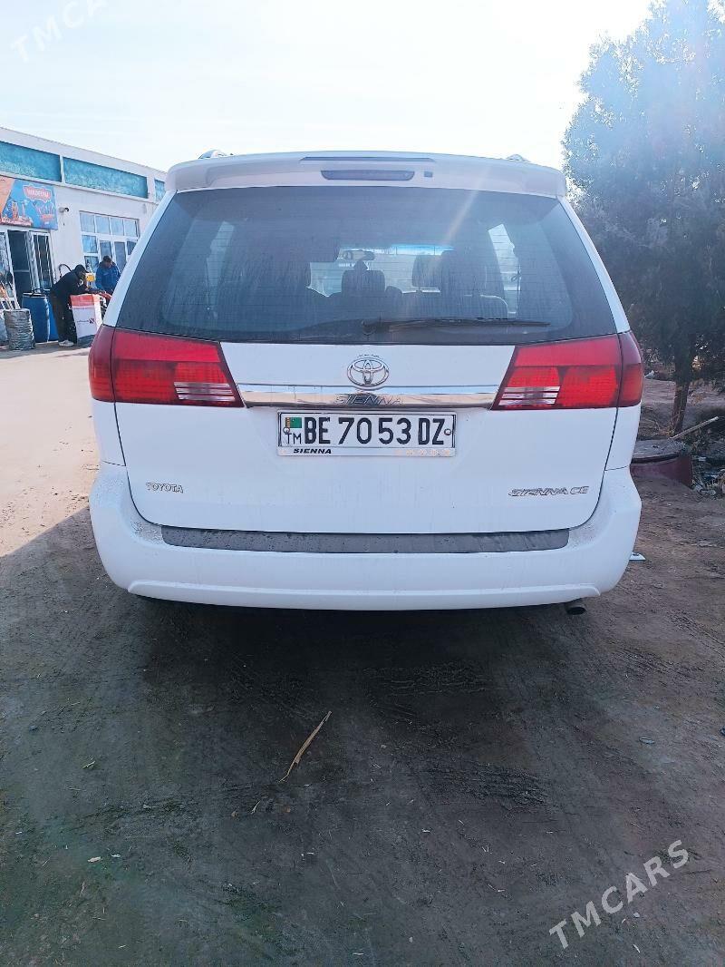 Toyota Sienna 2004 - 230 000 TMT - Акдепе - img 3