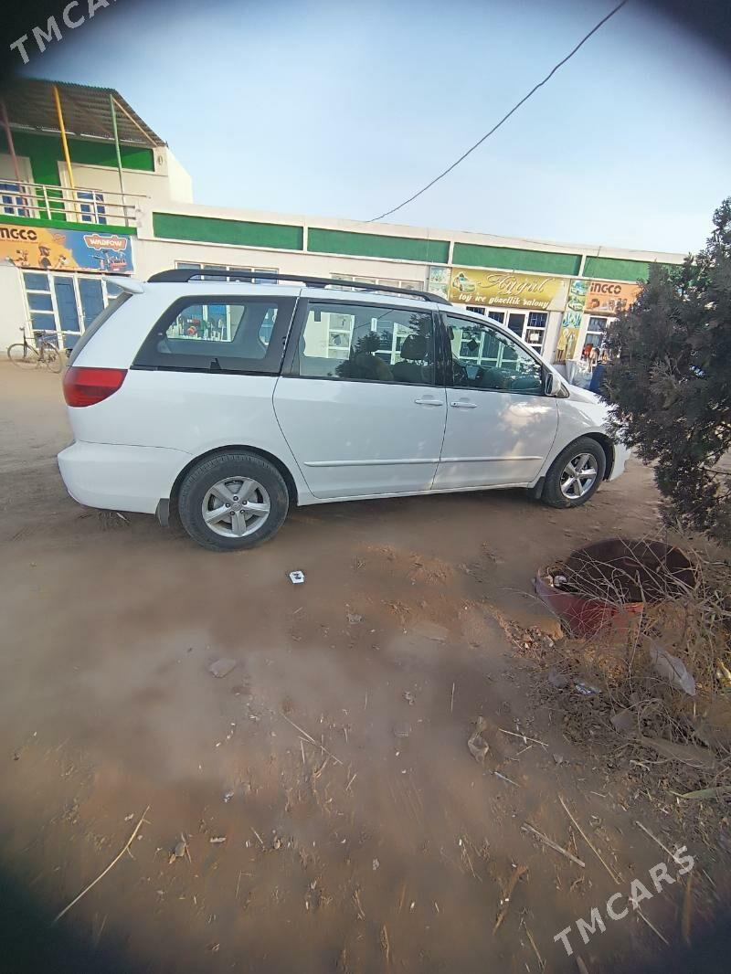 Toyota Sienna 2004 - 230 000 TMT - Акдепе - img 7