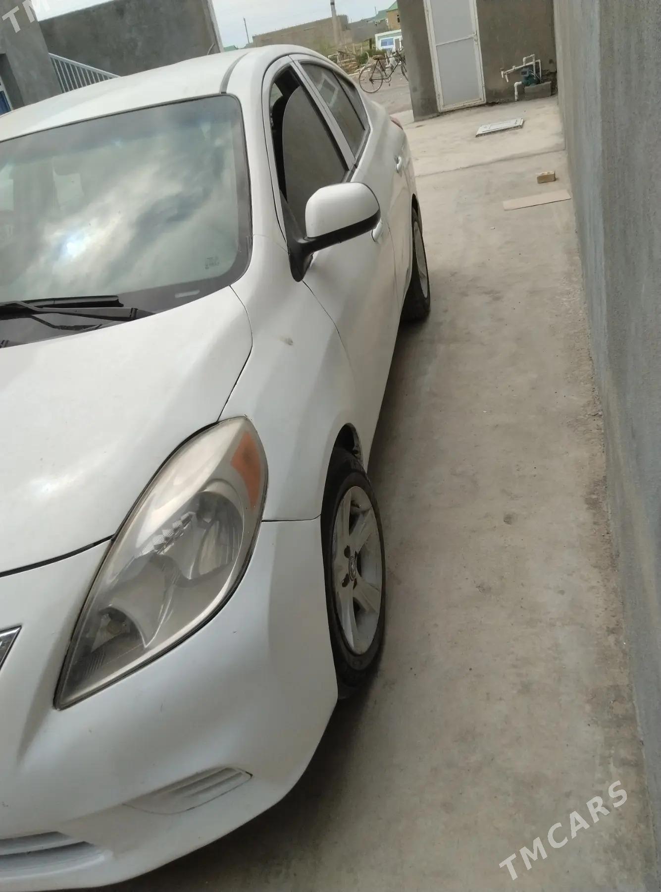 Nissan Versa 2011 - 111 000 TMT - Гёкдепе - img 2