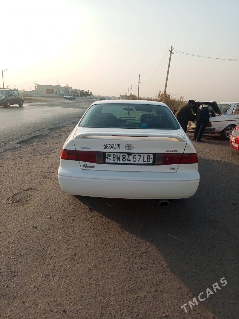 Toyota Camry 2000 - 145 000 TMT - Саят - img 4
