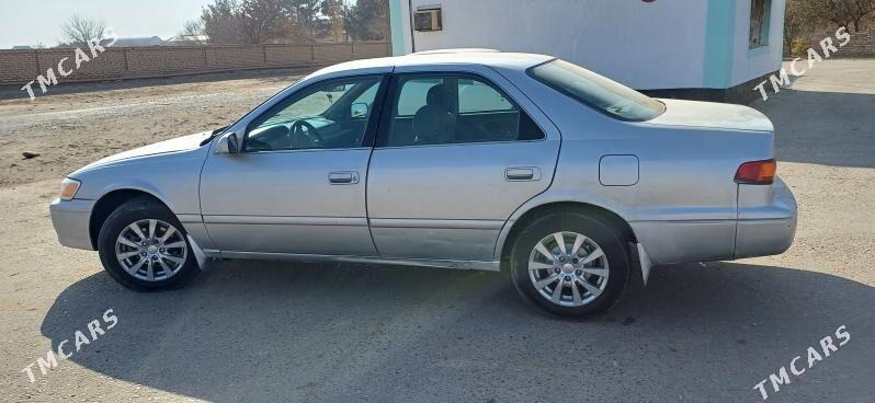Toyota Camry 2001 - 120 000 TMT - Байрамали - img 2