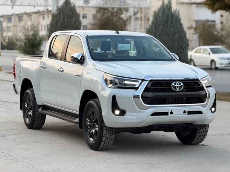 Toyota Hilux 2024 - 663 000 TMT - 11 мкр - img 1