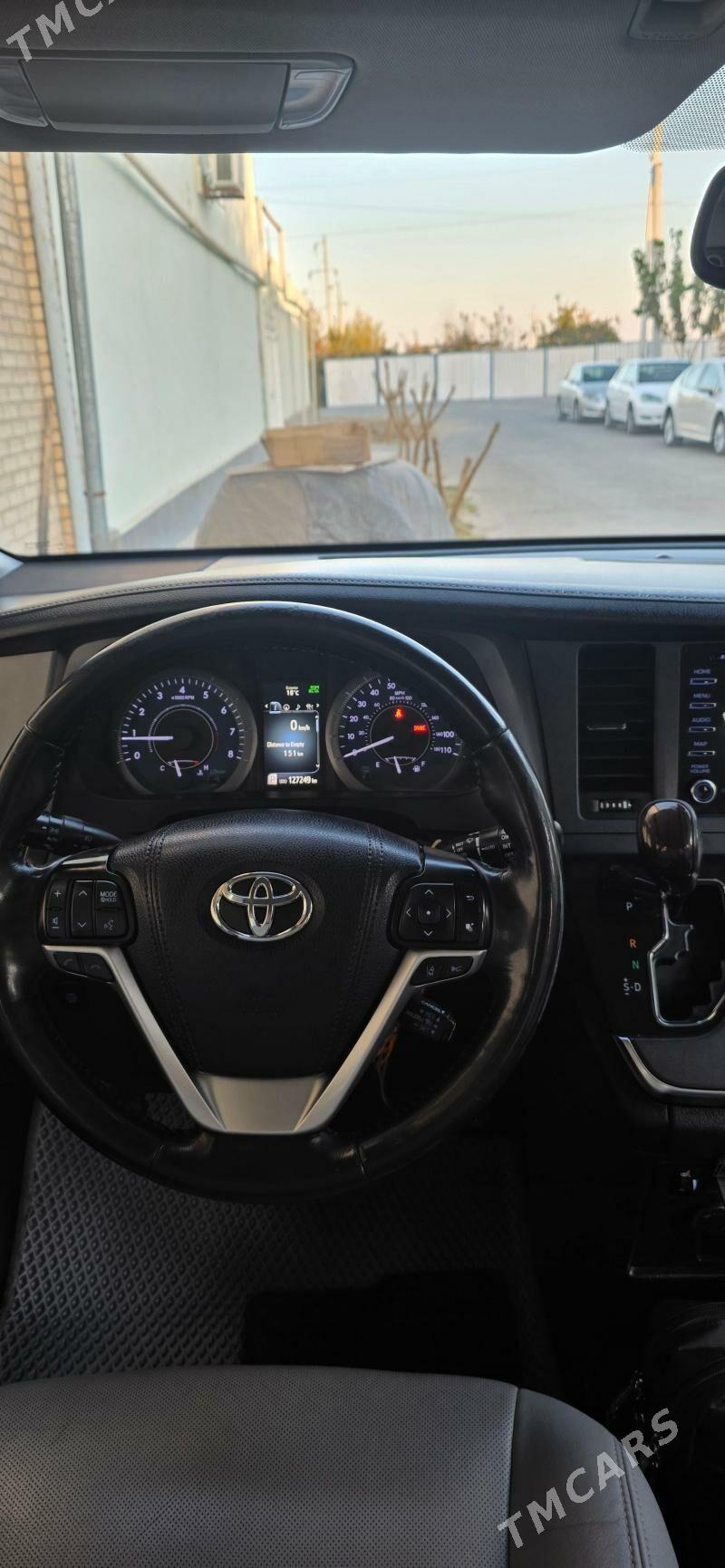 Toyota Sienna 2019 - 588 000 TMT - Бедев - img 8