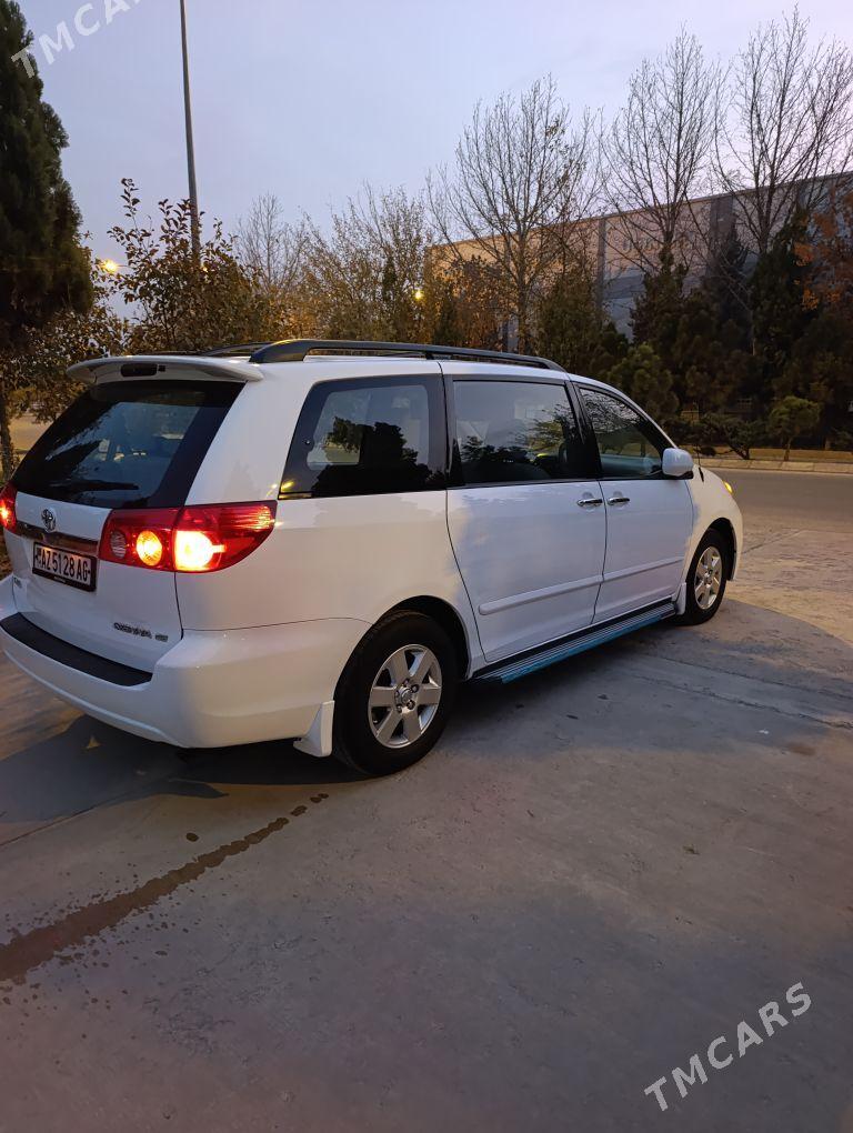 Toyota Sienna 2009 - 270 000 TMT - Бузмеин - img 4