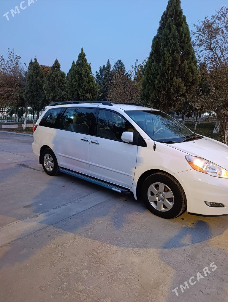Toyota Sienna 2009 - 270 000 TMT - Бузмеин - img 8