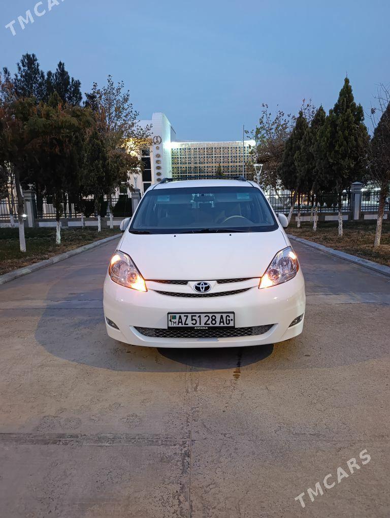 Toyota Sienna 2009 - 270 000 TMT - Бузмеин - img 2