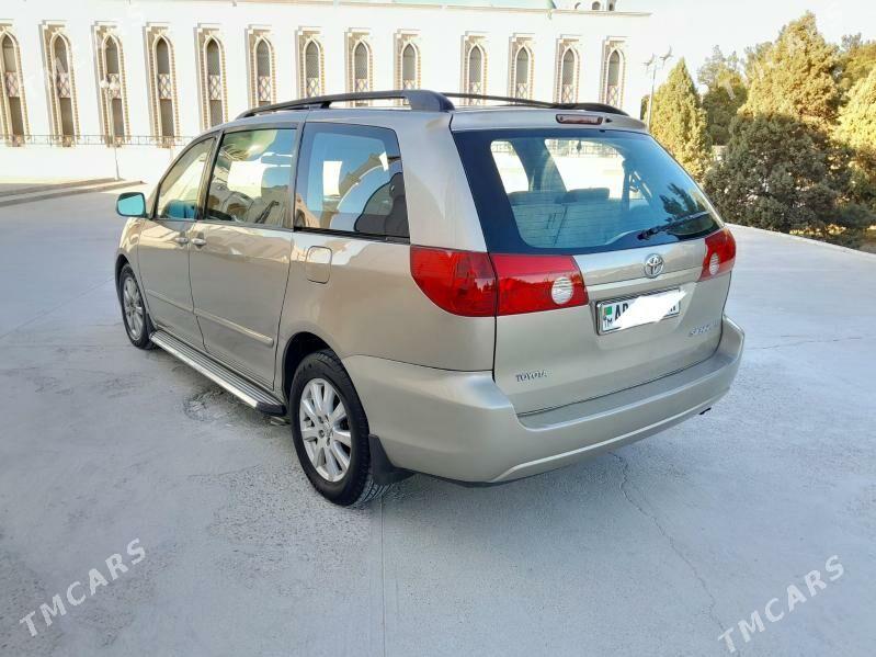 Toyota Sienna 2009 - 245 000 TMT - Гёкдепе - img 3