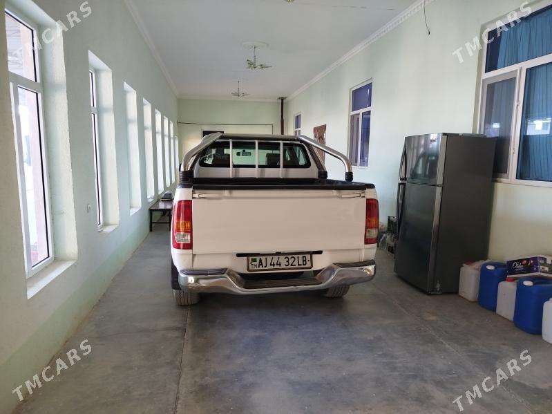 Toyota Hilux 2007 - 270 000 TMT - Сейди - img 3