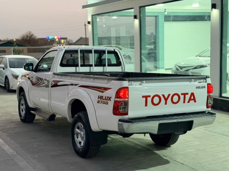 Toyota Hilux 2014 - 310 000 TMT - Балканабат - img 5