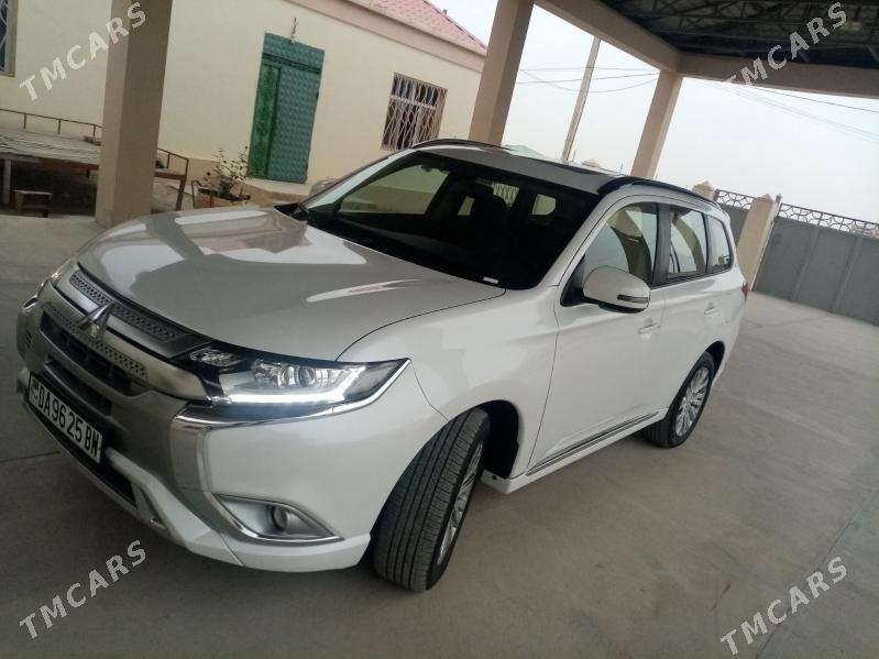 Mitsubishi Outlander 2023 - 310 000 TMT - Балканабат - img 5