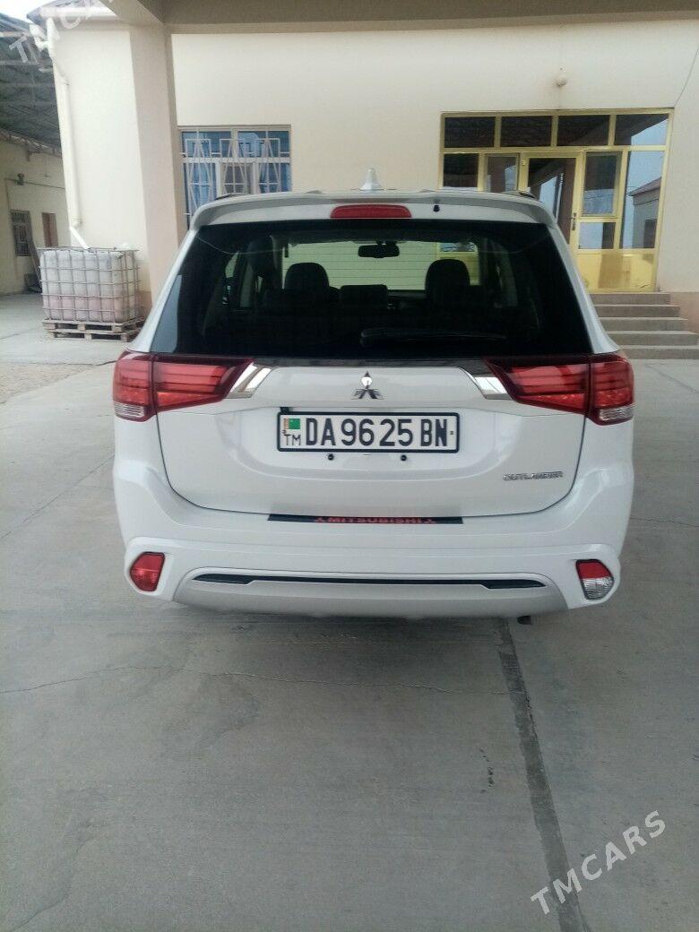 Mitsubishi Outlander 2023 - 310 000 TMT - Балканабат - img 6