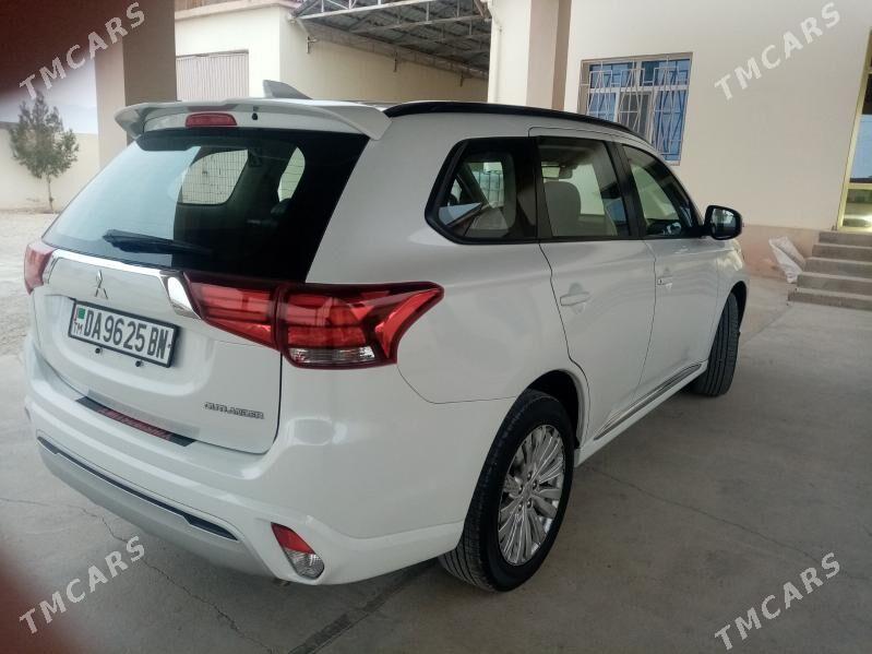 Mitsubishi Outlander 2023 - 310 000 TMT - Балканабат - img 4
