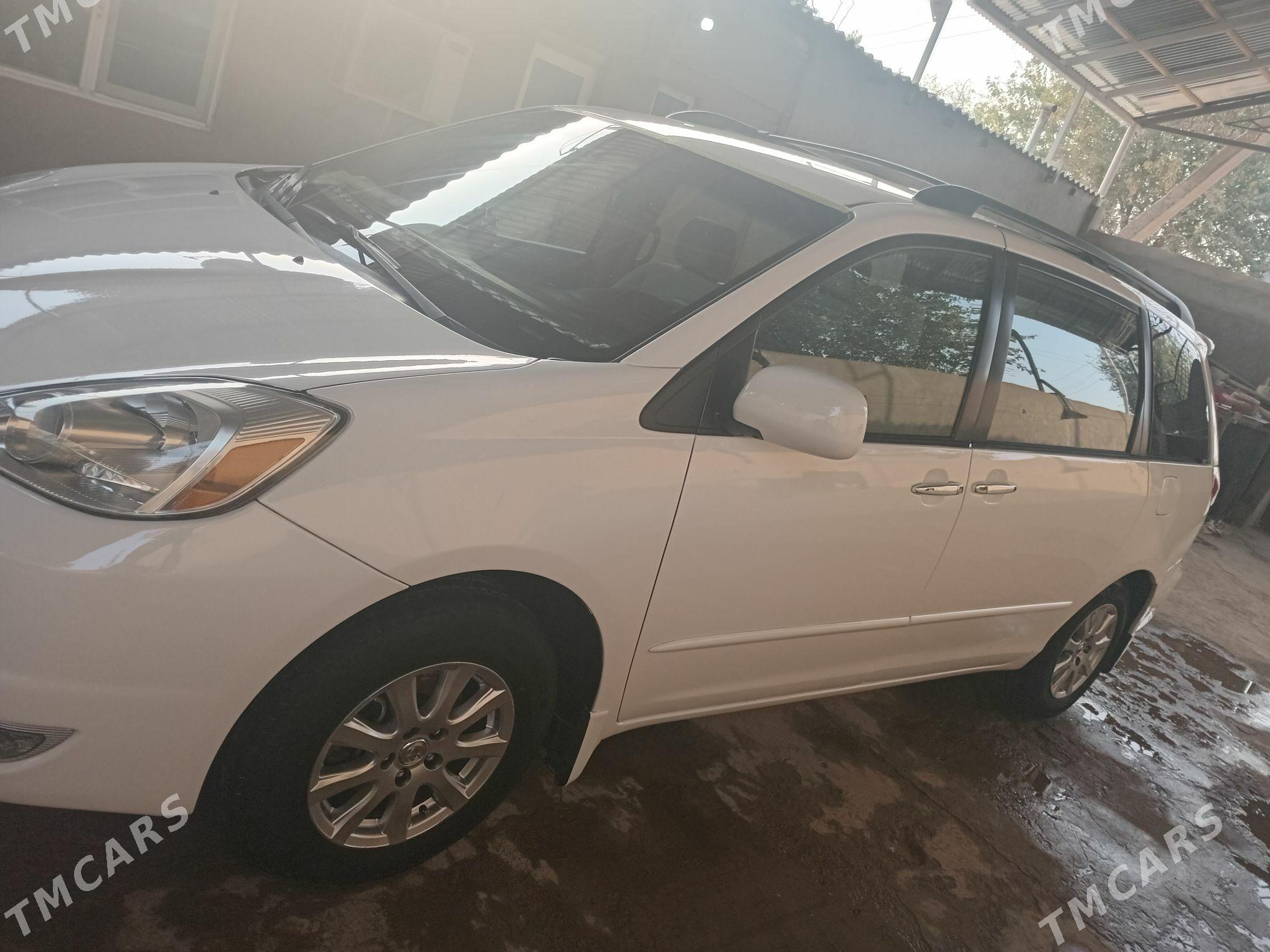 Toyota Sienna 2004 - 240 000 TMT - Теджен - img 4